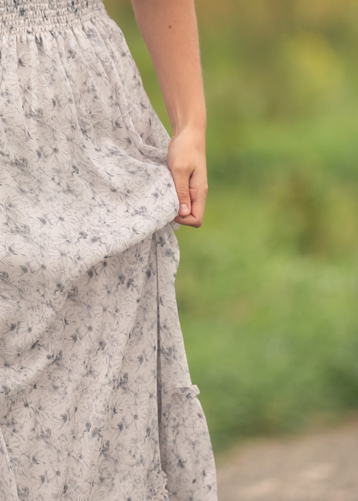 Robe longue en crêpe Isabella à col en V et imprimé fleuri