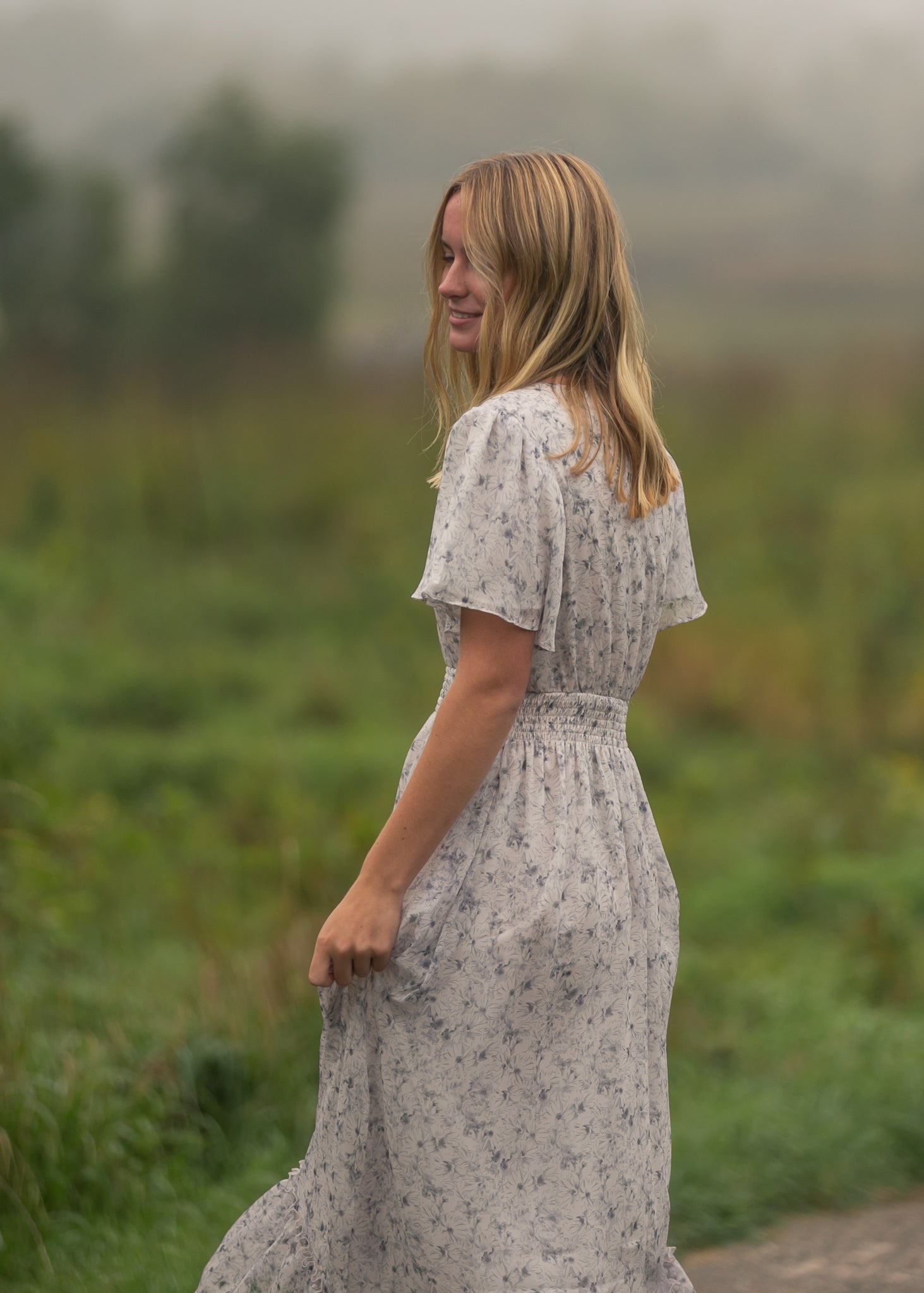Robe longue en crêpe Isabella à col en V et imprimé fleuri
