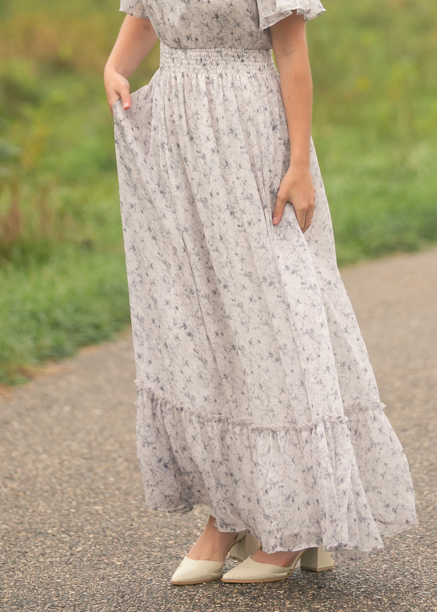 Robe longue en crêpe Isabella à col en V et imprimé fleuri