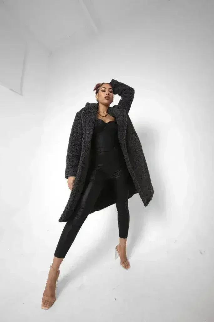 Manteau long Jackie style Teddy en imitation peau de mouton, coupe droite à double boutonnage