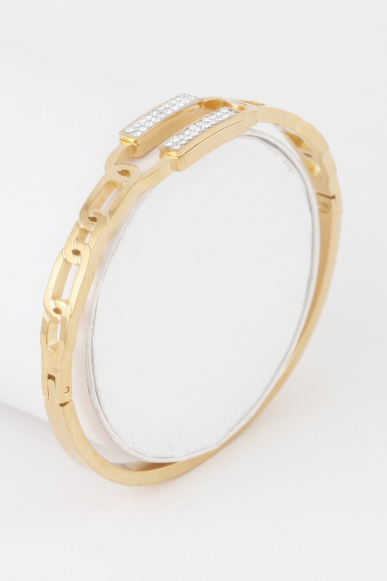 Bracelet à fermoir et chaîne gourmette sertie de pierres