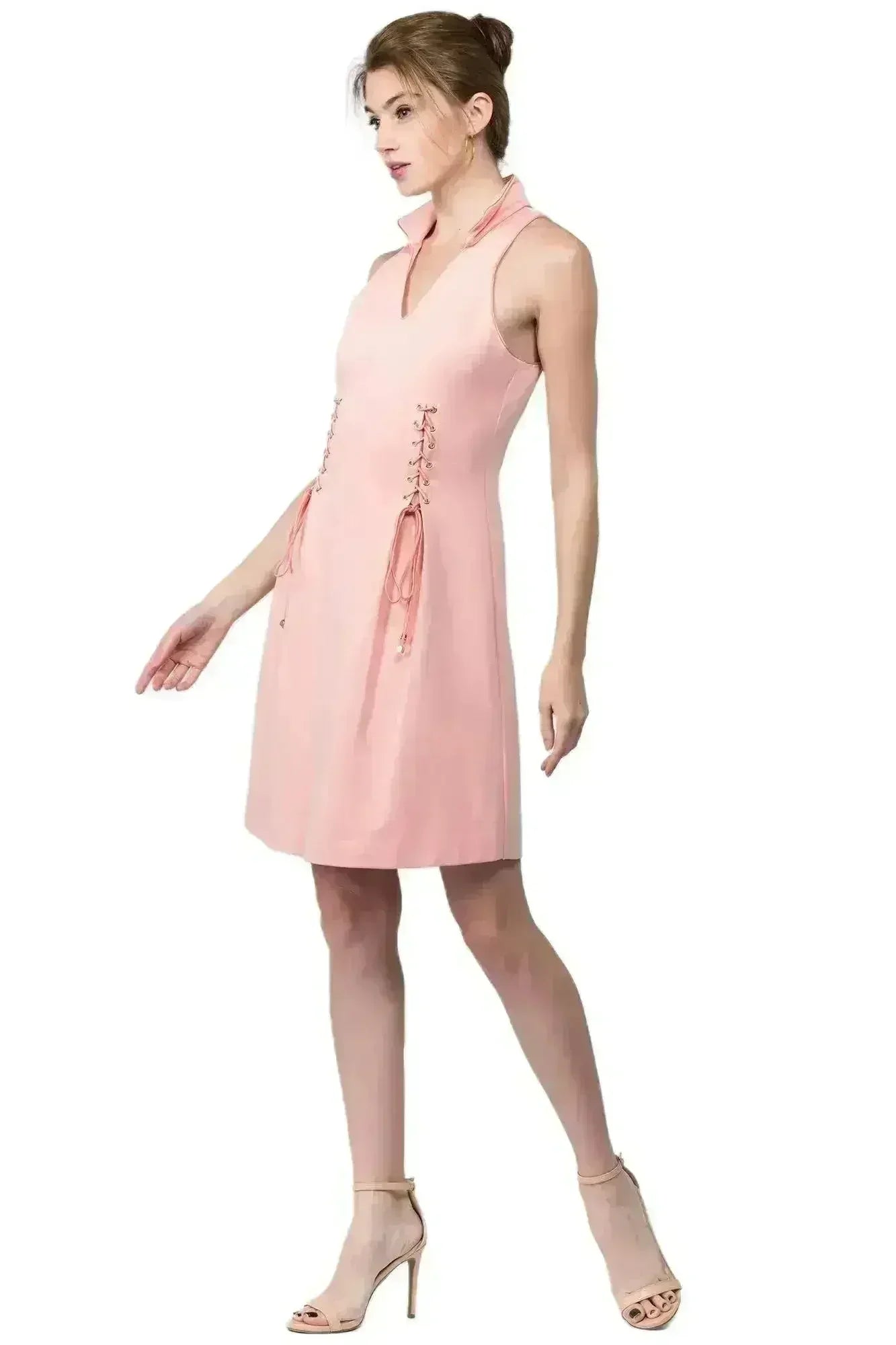 Robe Vienna - Robe cintrée et évasée avec col à pointes en ailes
