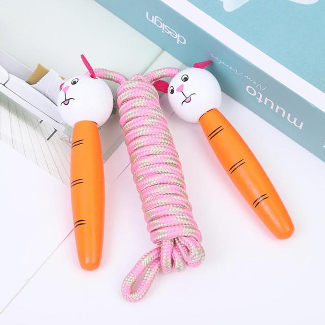 Cordes à sauter pour enfants avec poignées en bois Tressées, sans enchevêtrement, pour le fitness et le sport. Corde à sauter en coton réglable avec poignée en bois, cadeau d'anniversaire ou de Noël, souvenir scolaire pour garçons, filles, étudiants.