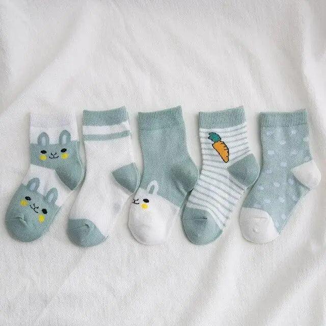 Chaussettes pour enfants en coton d'été, motif animal de dessin animé, mignonnes pour nouveau-nés, garçons et tout-petits, chaussettes d'entraînement pour filles et garçons, chaussettes chaudes et mignonnes en coton extensible pour bébés.