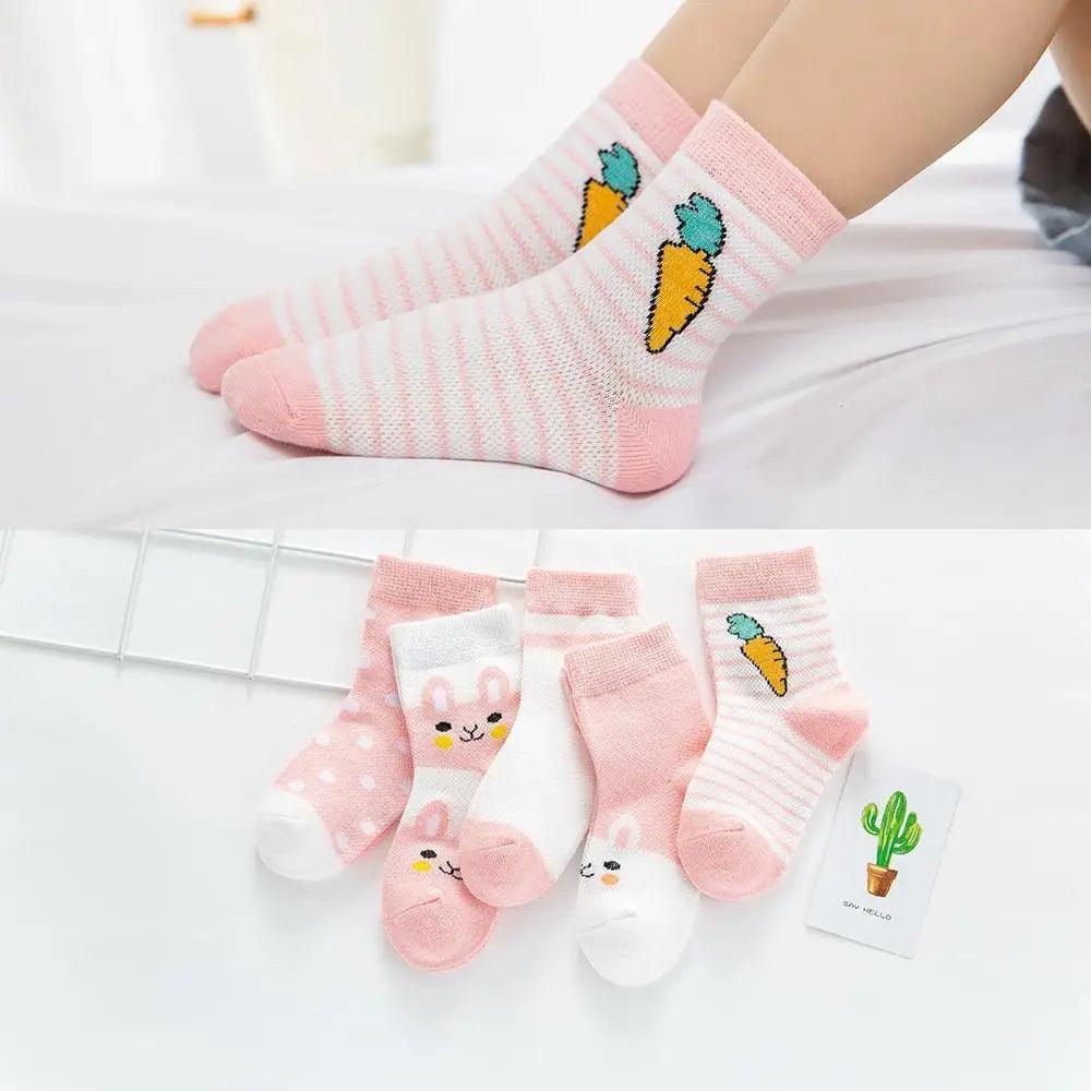 Chaussettes pour enfants en coton d'été, motif animal de dessin animé, mignonnes pour nouveau-nés, garçons et tout-petits, chaussettes d'entraînement pour filles et garçons, chaussettes chaudes et mignonnes en coton extensible pour bébés.