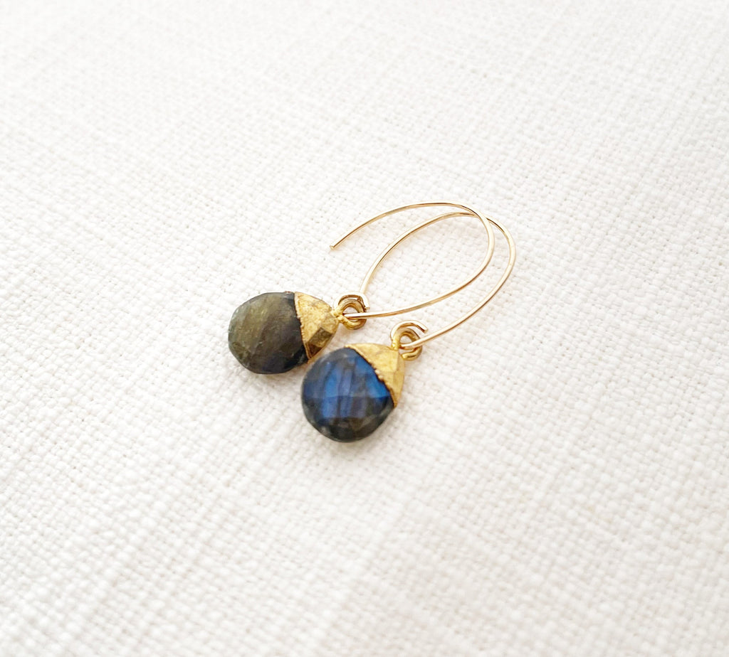 Boucles d'oreilles pendantes en labradorite éclat bleu
