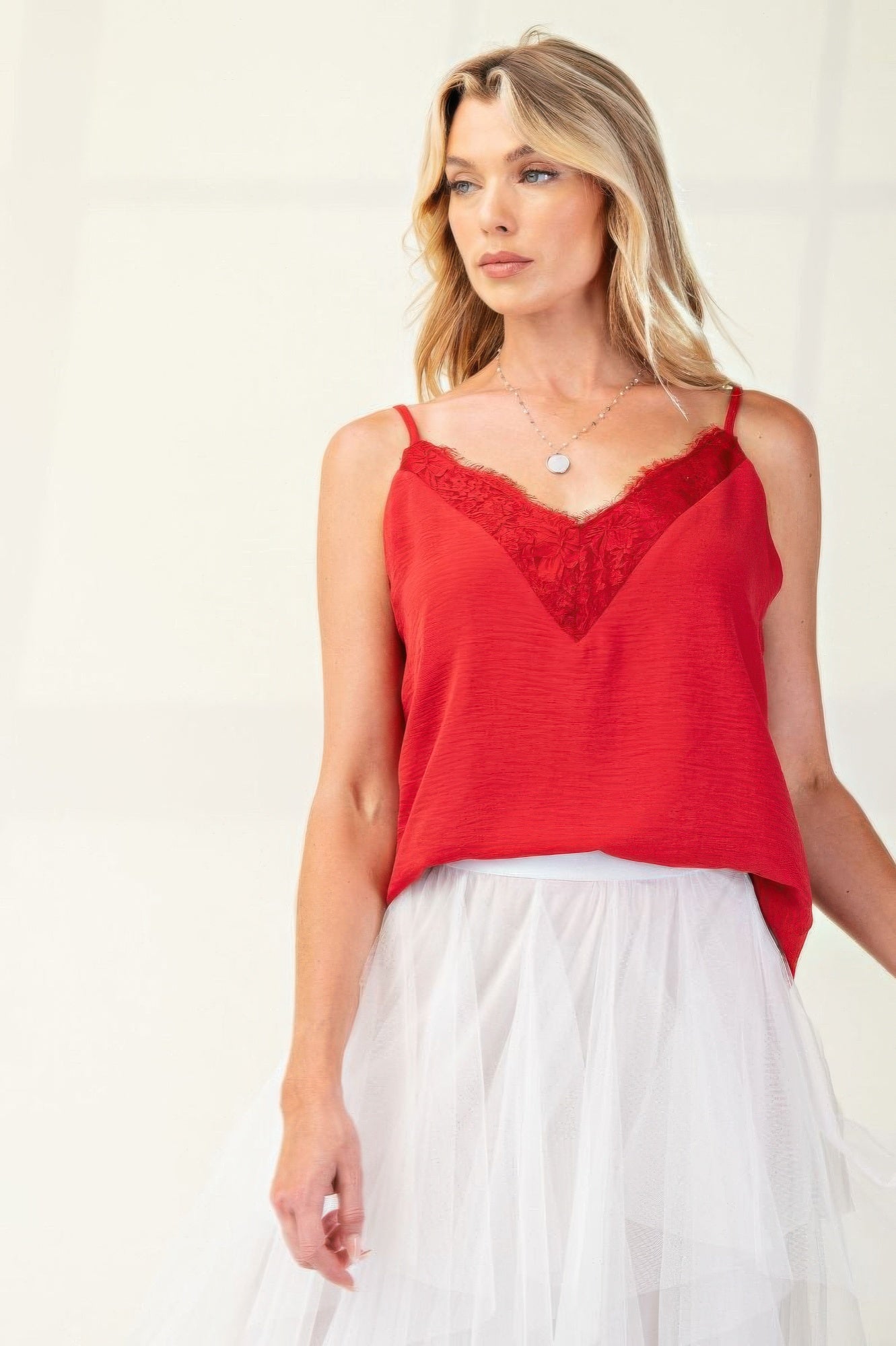 Camisole en polyester texturé tissé avec dentelle