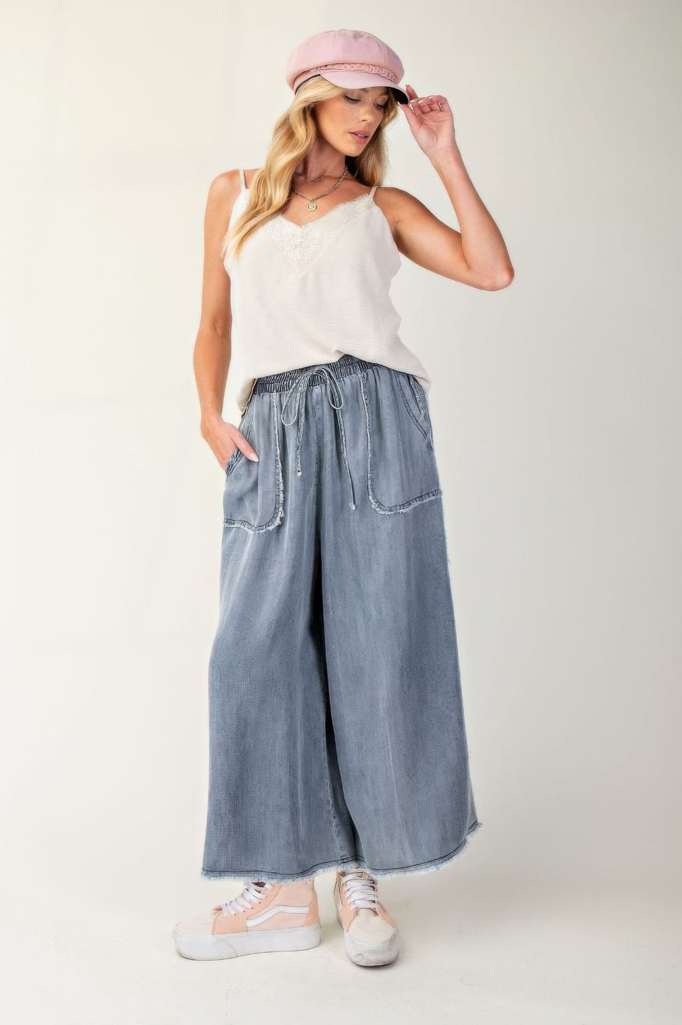 Camisole en polyester texturé tissé avec dentelle