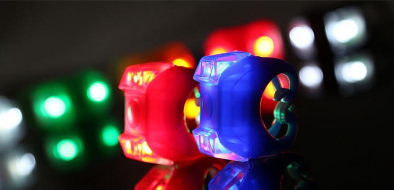 Mini-éclairage de vélo en silicone léger, étanche, pour VTT, VTC, éclairage avant et arrière, phare de vélo, feu arrière, lumière de vélo en silicone LED, phare et feu arrière de vélo multifonctionnel et étanche pour le cyclisme