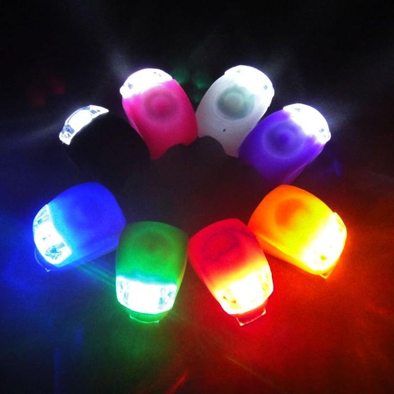 Mini-éclairage de vélo en silicone léger, étanche, pour VTT, VTC, éclairage avant et arrière, phare de vélo, feu arrière, lumière de vélo en silicone LED, phare et feu arrière de vélo multifonctionnel et étanche pour le cyclisme