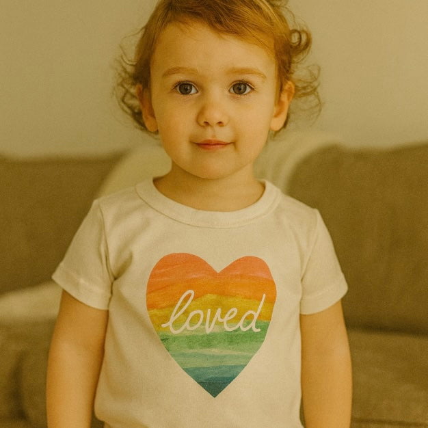 t-shirt imprimé | cœur arc-en-ciel adoré