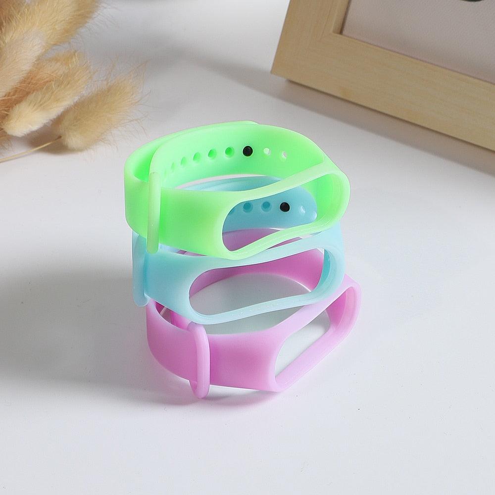 Bracelet de montre intelligent en silicone lumineux fluorescent, bracelet de remplacement en silicone souple, bracelet de montre qui brille dans la nuit, sécurité pour enfants et bracelets de montre de protection anti-rayures.