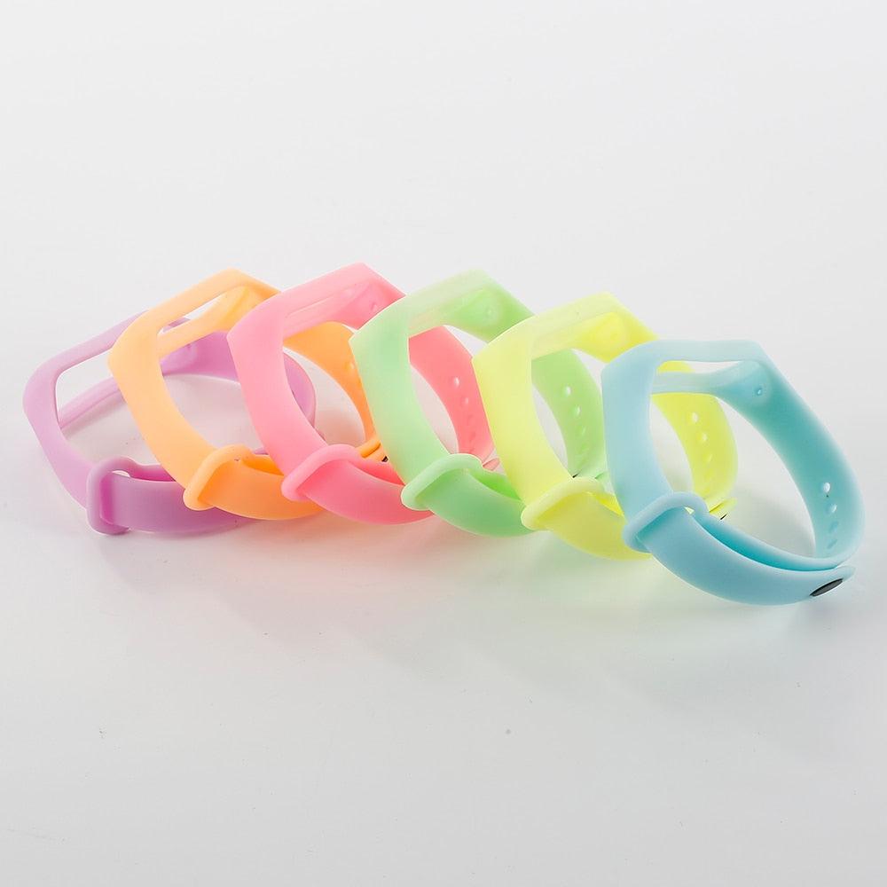 Bracelet de montre intelligent en silicone lumineux fluorescent, bracelet de remplacement en silicone souple, bracelet de montre qui brille dans la nuit, sécurité pour enfants et bracelets de montre de protection anti-rayures.
