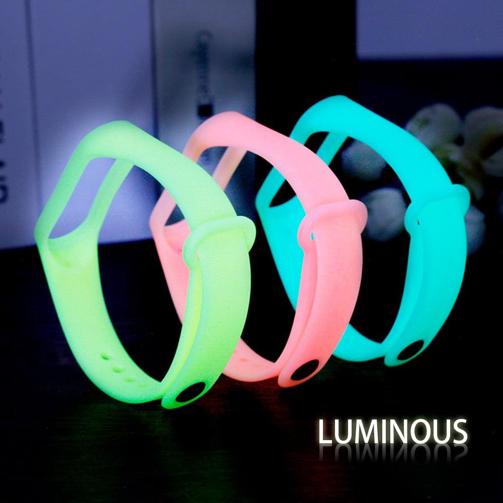 Bracelet de montre intelligent en silicone lumineux fluorescent, bracelet de remplacement en silicone souple, bracelet de montre qui brille dans la nuit, sécurité pour enfants et bracelets de montre de protection anti-rayures.