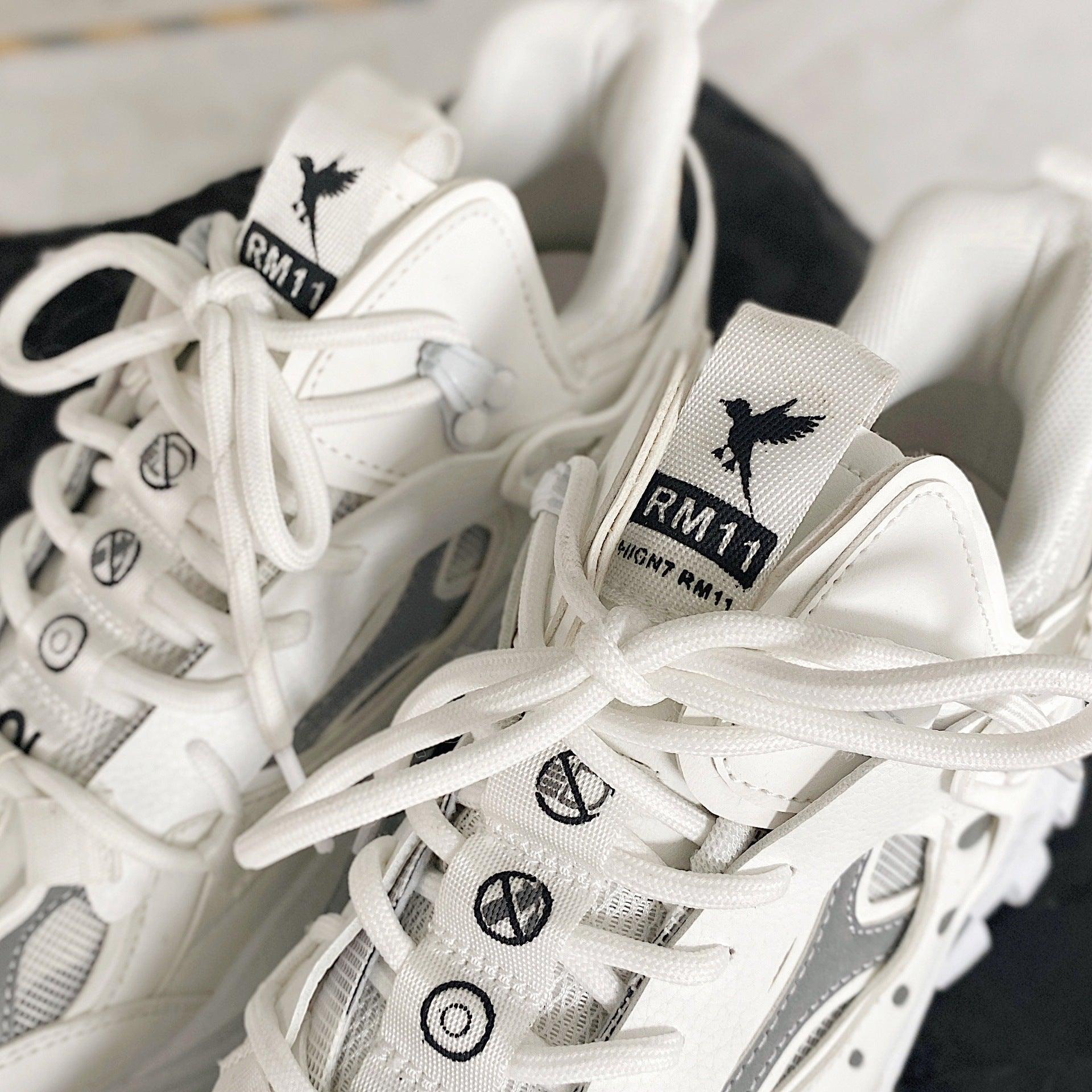 Baskets de luxe pour hommes, baskets blanches, baskets homme haute couture confortables, baskets mode respirantes, chaussures de sport décontractées absorption des chocs pour la course.