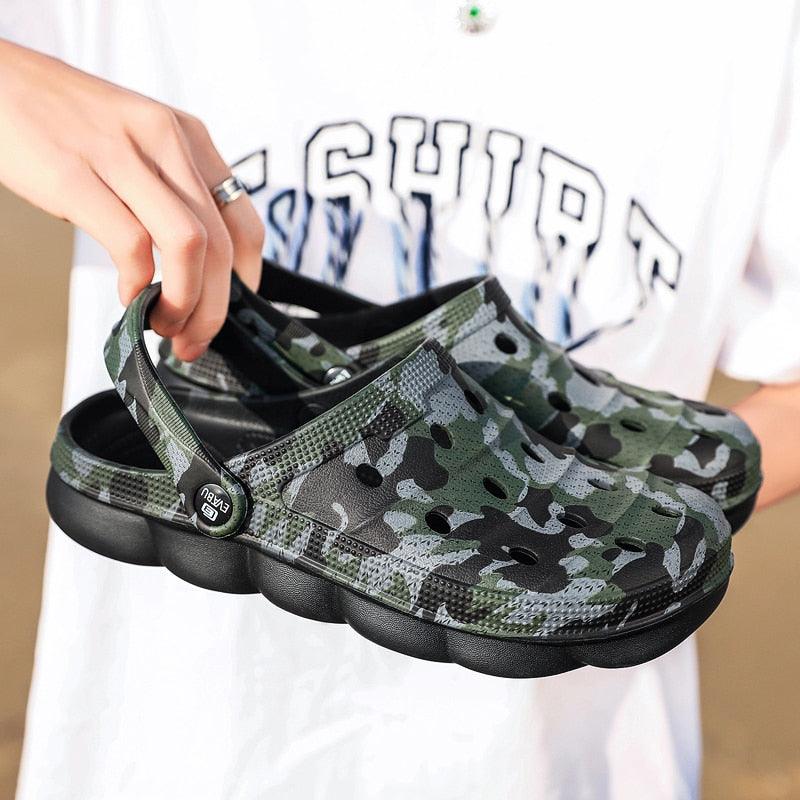 Sabots de jardin pour hommes, sandales décontractées d'été, sabots souples à mémoire de forme, chaussures d'hôpital, sandales d'eau de plage à enfiler pour hommes, chaussures d'eau antidérapantes, sabots de marche pour hommes camouflage de jardin d'été