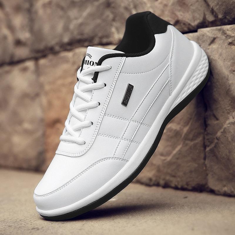 Baskets en cuir pour hommes Baskets décontractées et confortables de luxe Homme Baskets de sport à lacets en cuir artificiel Baskets plates de printemps pour hommes Baskets de sport décontractées pour hommes