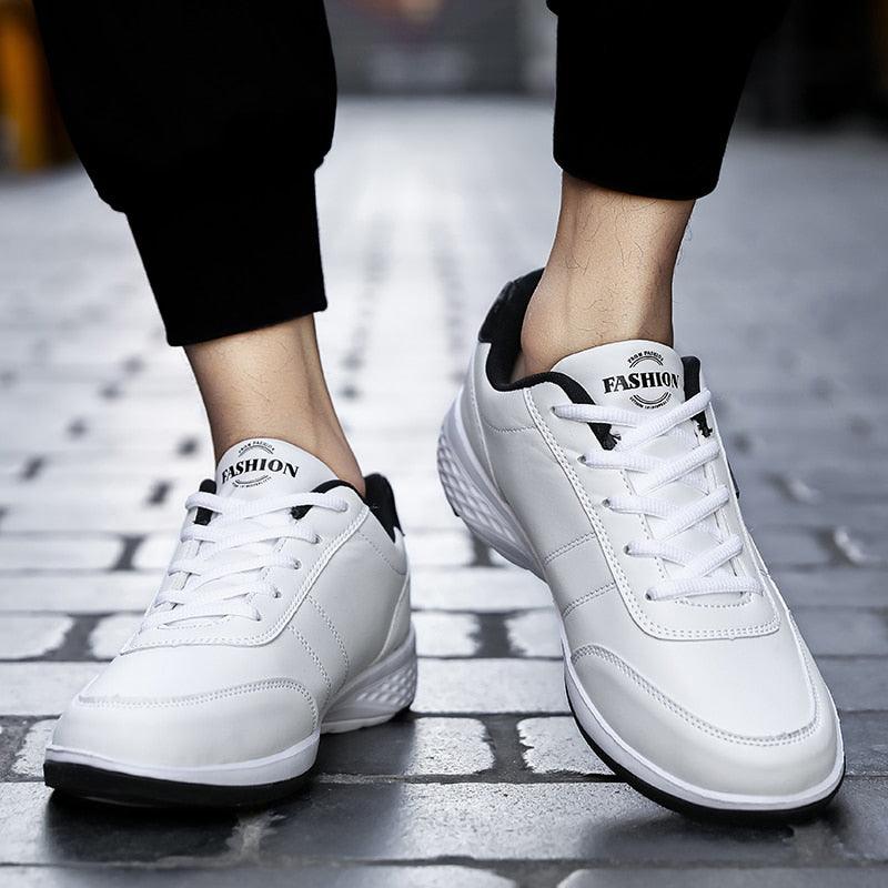 Baskets en cuir pour hommes Baskets décontractées et confortables de luxe Homme Baskets de sport à lacets en cuir artificiel Baskets plates de printemps pour hommes Baskets de sport décontractées pour hommes