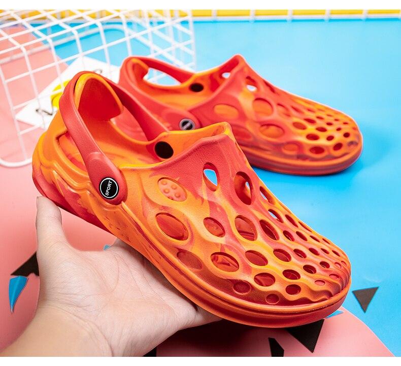 Sandales d'été pour hommes, chaussures de jardin en caoutchouc noir, sandales plates de plage, chaussons de plage, sandales d'eau de piscine avec support de voûte plantaire confortable, chaussons d'été légers.