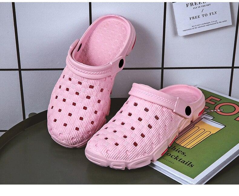 Sandales Homme Chaussures d'été en Caoutchouc sans Goût en Plastique Unisexe Chaussures de Jardin Noires Sandales Plates de Plage Homme Chaussures d'Eau Antidérapantes Légères Chaussures de Marche Décontractées à Enfiler pour la Maison en Vacances