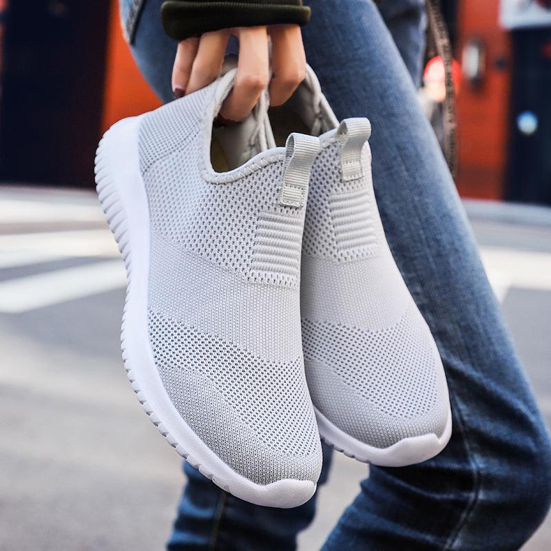 Chaussures de sport légères pour hommes, baskets décontractées à enfiler, chaussures de marche, baskets chaussettes, chaussures de plage respirantes en maille pour l'été, espadrilles athlétiques confortables en maille