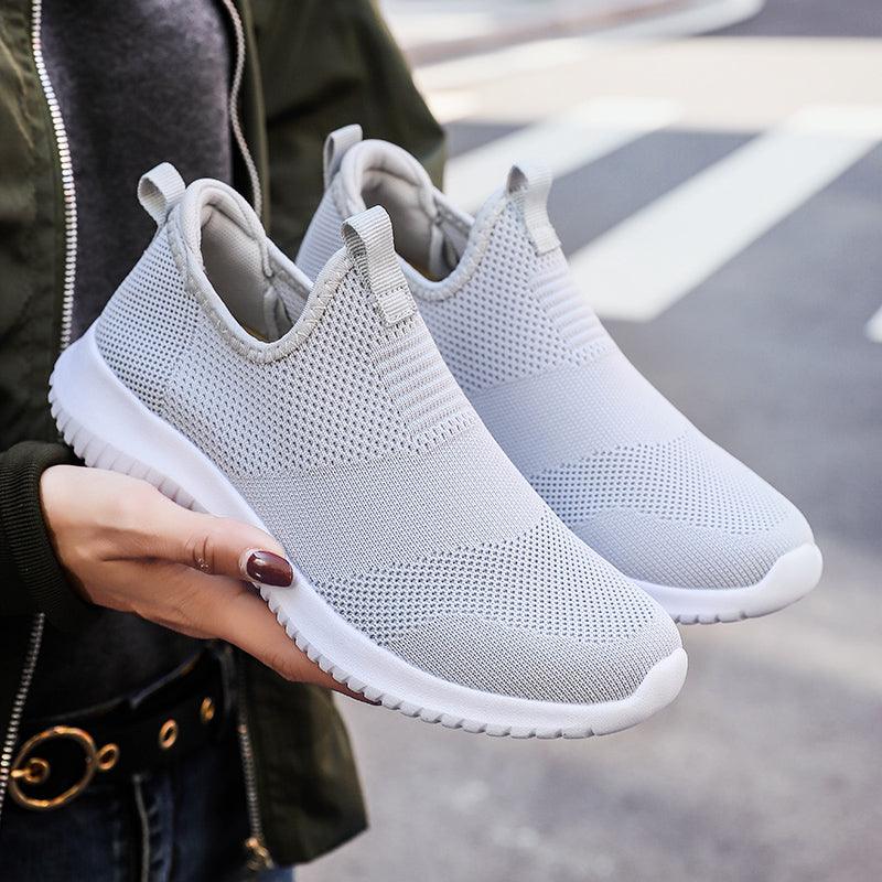 Chaussures de sport légères pour hommes, baskets décontractées à enfiler, chaussures de marche, baskets chaussettes, chaussures de plage respirantes en maille pour l'été, espadrilles athlétiques confortables en maille