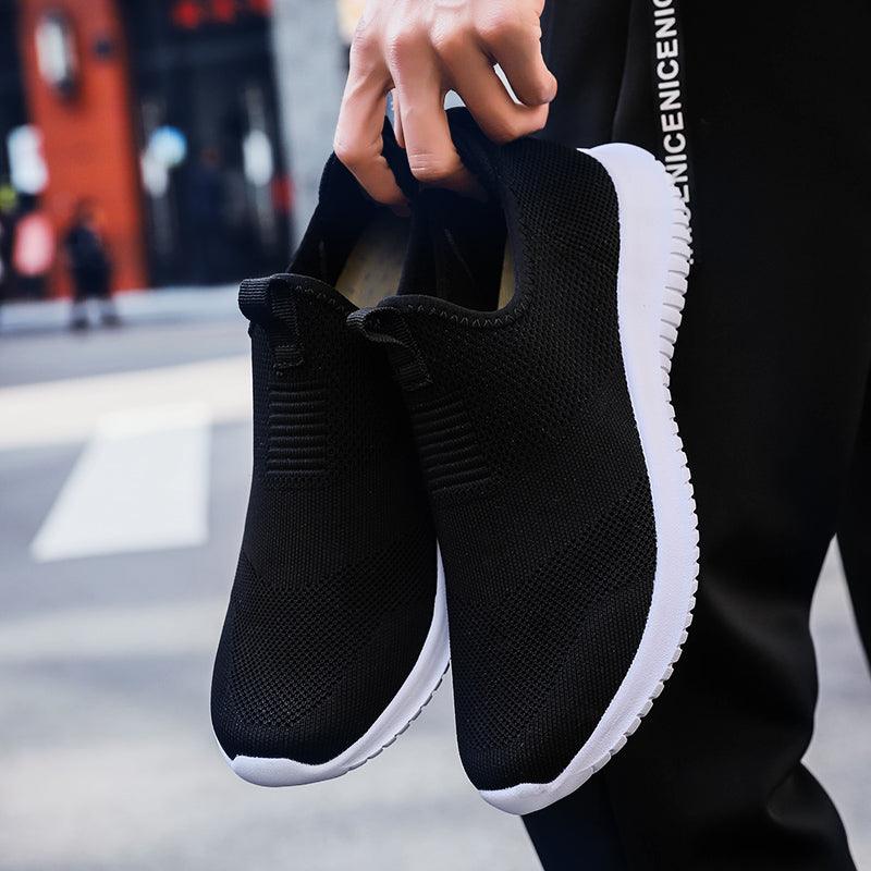 Chaussures de sport légères pour hommes, baskets décontractées à enfiler, chaussures de marche, baskets chaussettes, chaussures de plage respirantes en maille pour l'été, espadrilles athlétiques confortables en maille