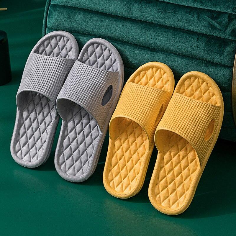 Chaussons d'été pour homme, sandales de plage décontractées, antidérapantes, semelle souple, claquettes légères, épaisses et amorties pour la douche, la salle de bain et la piscine.