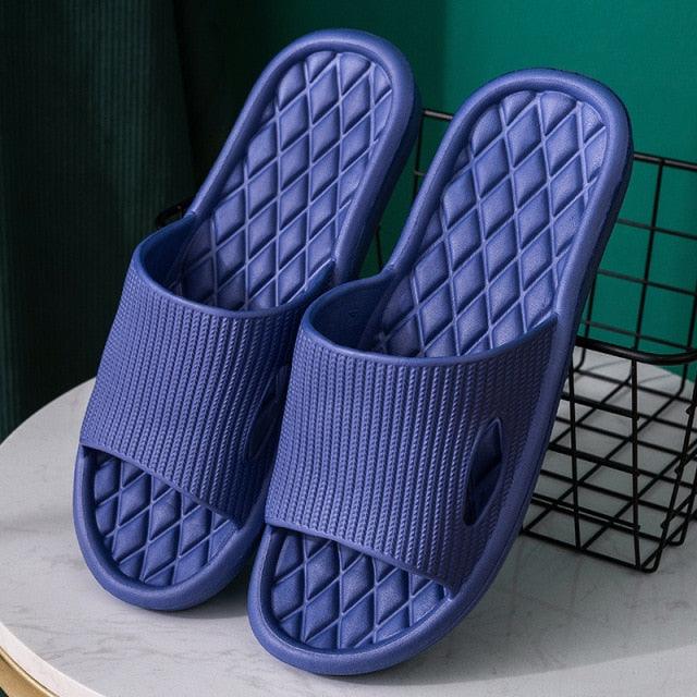 Chaussons d'été pour homme, sandales de plage décontractées, antidérapantes, semelle souple, claquettes légères, épaisses et amorties pour la douche, la salle de bain et la piscine.