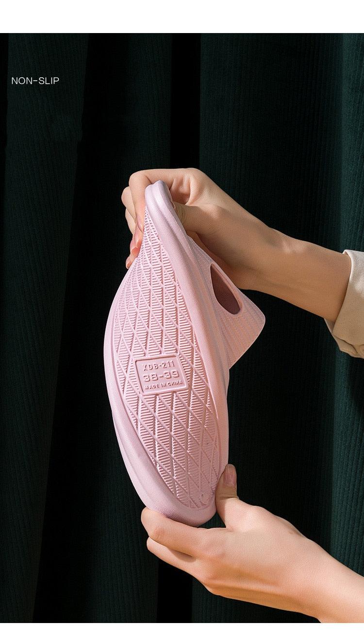 Chaussons d'été pour homme, sandales de plage décontractées, antidérapantes, semelle souple, claquettes légères, épaisses et amorties pour la douche, la salle de bain et la piscine.