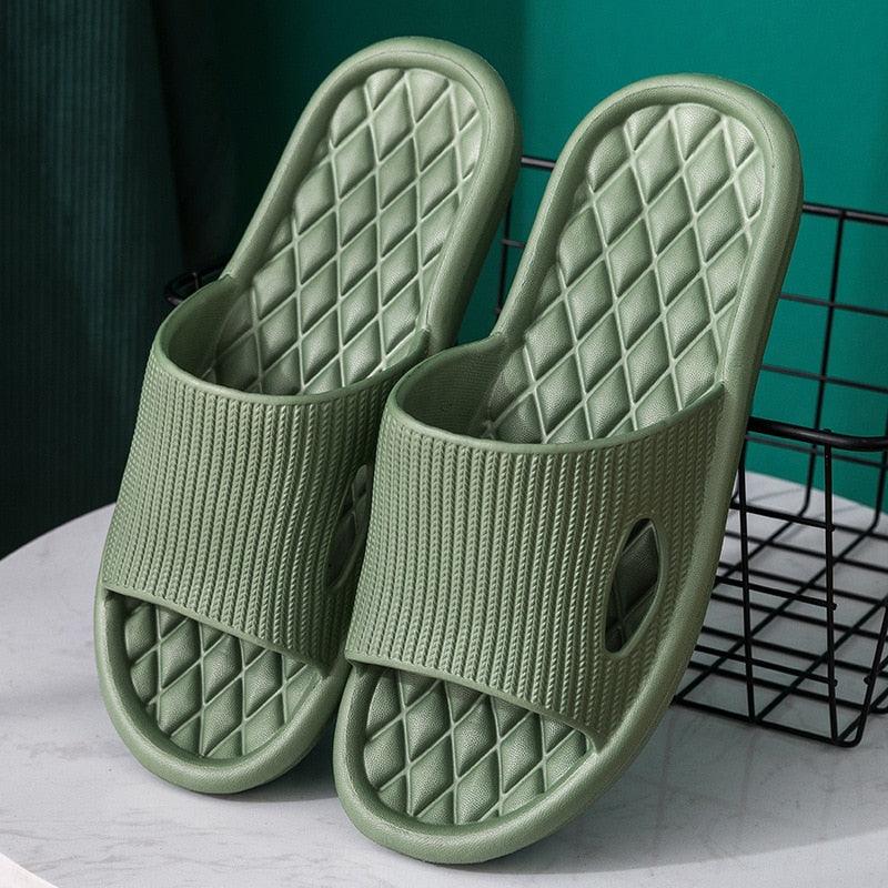 Chaussons d'été pour homme, sandales de plage décontractées, antidérapantes, semelle souple, claquettes légères, épaisses et amorties pour la douche, la salle de bain et la piscine.
