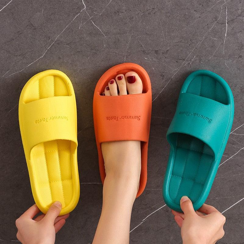 Chaussures de bain antidérapantes pour hommes et femmes, tongs unisexe pour garçons et filles, sandales d'été plates antidérapantes, sandales de douche douces pour spa, bain, piscine, salle de sport, maison