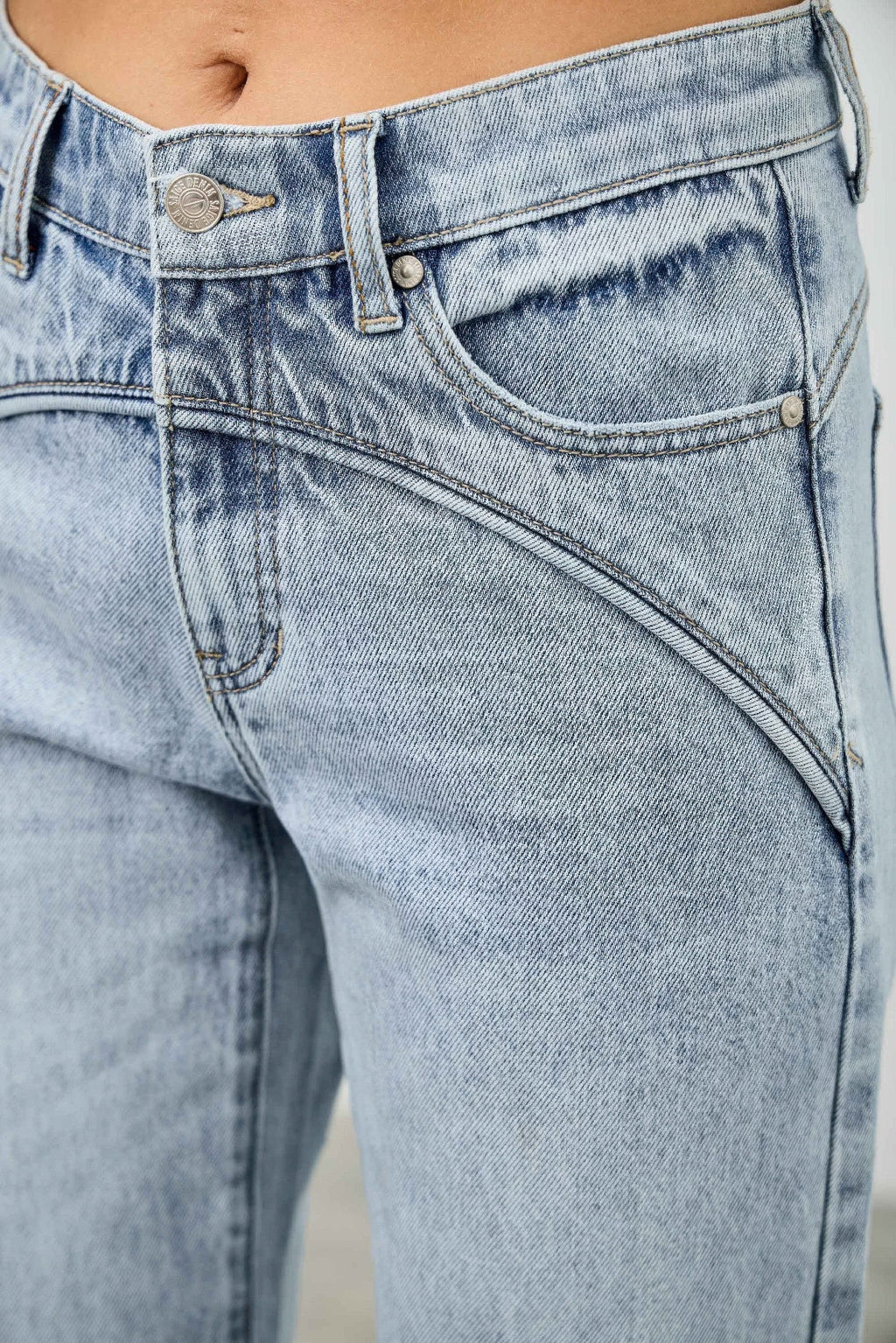 Droit taille mi-haute avec passepoil