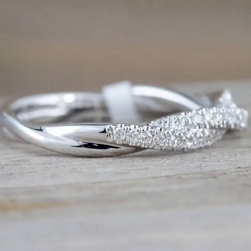 Bague torsadée minimaliste en argent 925 et zircone