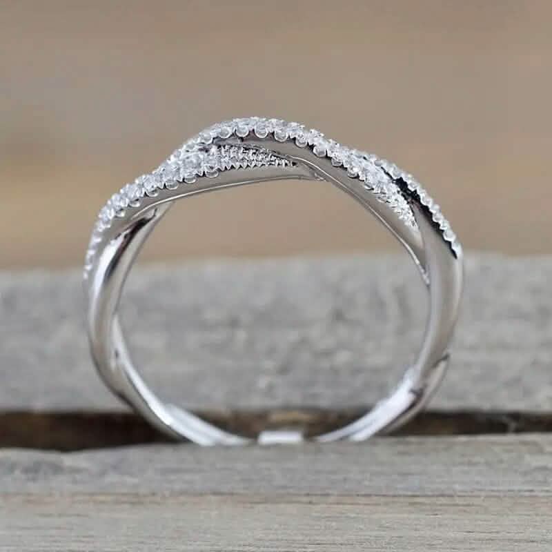Bague torsadée minimaliste en argent 925 et zircone