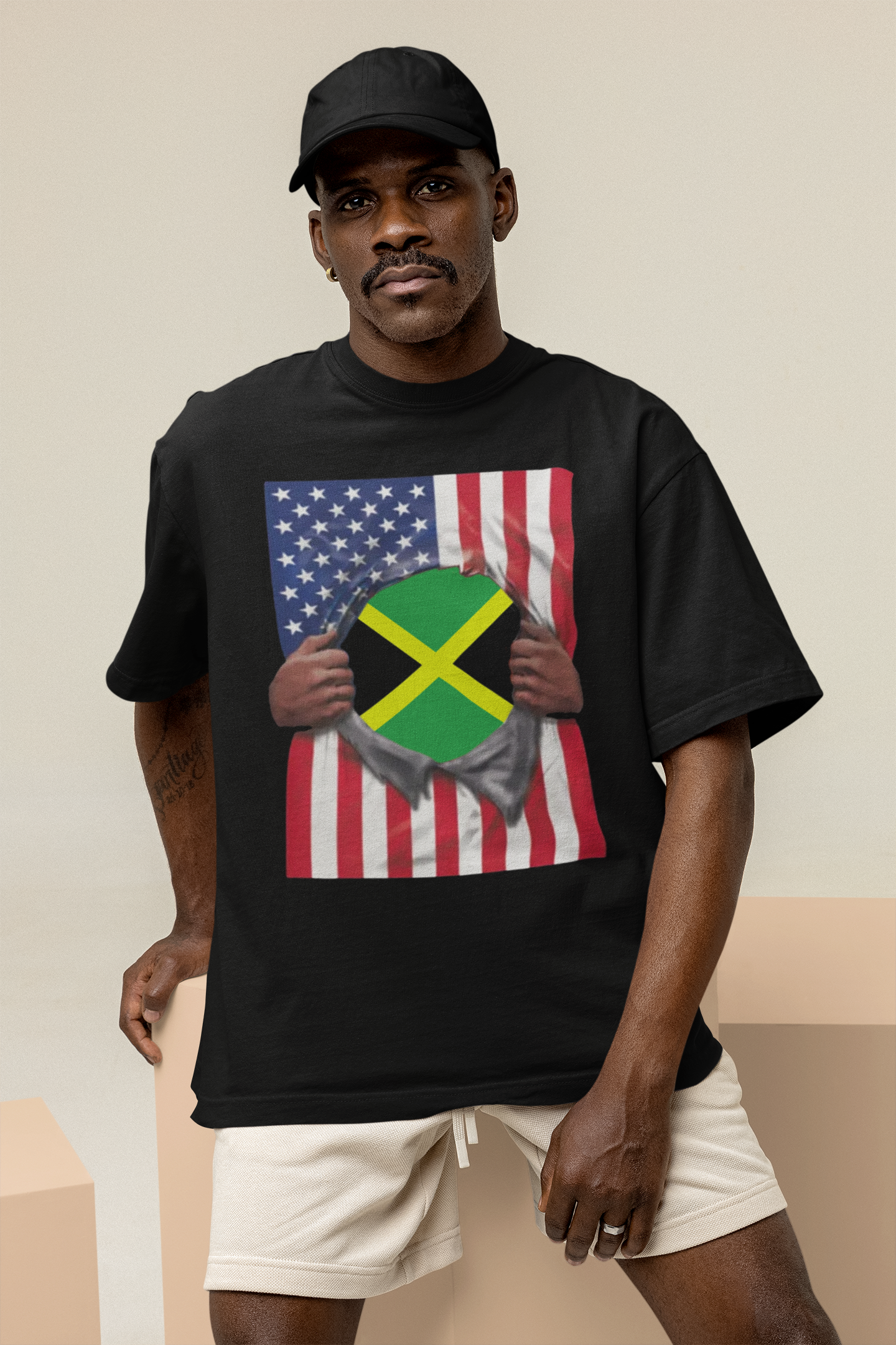 T-shirt Fierté Drapeau Jamaïcain + Drapeau Américain | Drapeaux Jamaïcain + Américain Déchirés 4 Juillet | T-shirts Latins Viraux Drôles | Unisexe - 4 Couleurs
