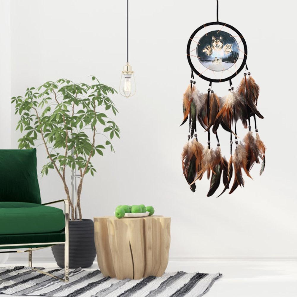 Attrape-rêves moderne Loup Totem Ornements à suspendre pour voiture Pendentif Loup Décor Plumes traditionnelles Carillons éoliens faits à la main pour chambre à coucher Décorations murales Artisanat