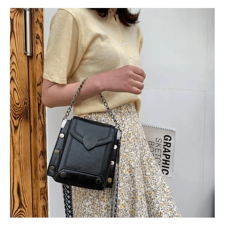Sac à bandoulière moderne, élégant et magnifique en forme de cœur avec clous, pour femmes et jeunes filles