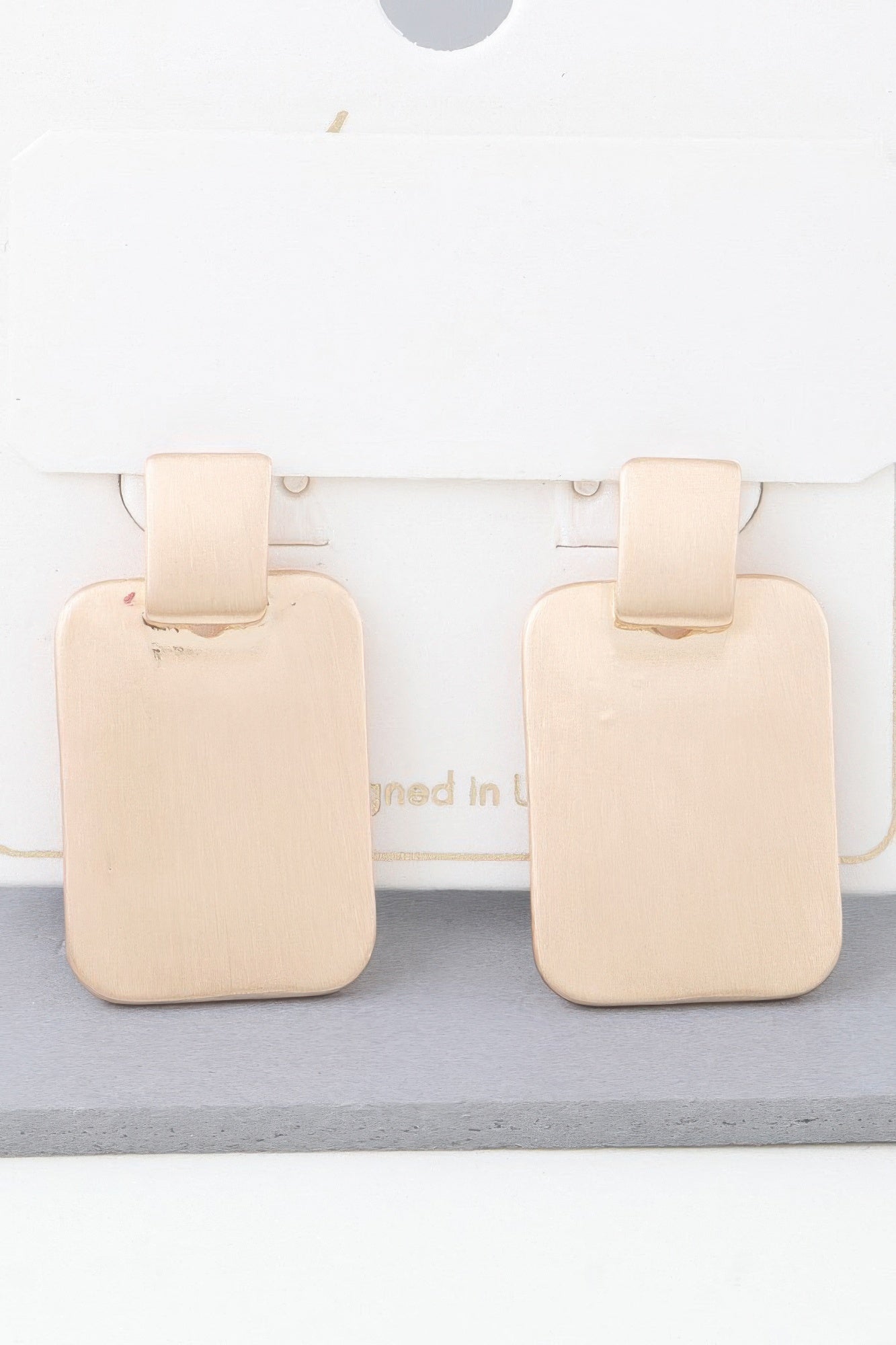 Boucles d'oreilles modernes plates et cubiques