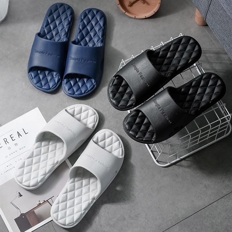 Chaussons Modernes Femmes Été Épais Bas Intérieur Maison Couples Maison Salle de Bain Doux à Porter Chaussons Frais EVA Bout Ouvert Chaussons Doux Douche Massage Bain Piscine Gym Chausson de Maison