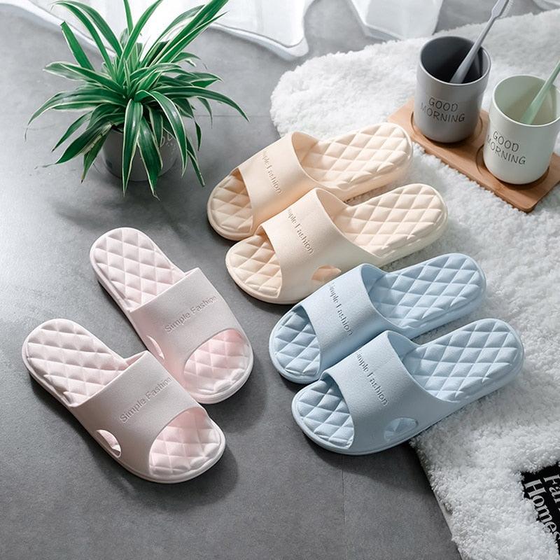 Chaussons Modernes Femmes Été Épais Bas Intérieur Maison Couples Maison Salle de Bain Doux à Porter Chaussons Frais EVA Bout Ouvert Chaussons Doux Douche Massage Bain Piscine Gym Chausson de Maison