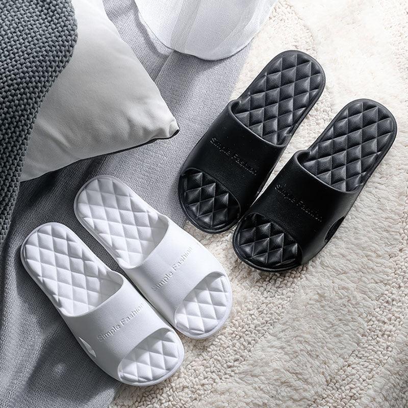 Chaussons Modernes Femmes Été Épais Bas Intérieur Maison Couples Maison Salle de Bain Doux à Porter Chaussons Frais EVA Bout Ouvert Chaussons Doux Douche Massage Bain Piscine Gym Chausson de Maison