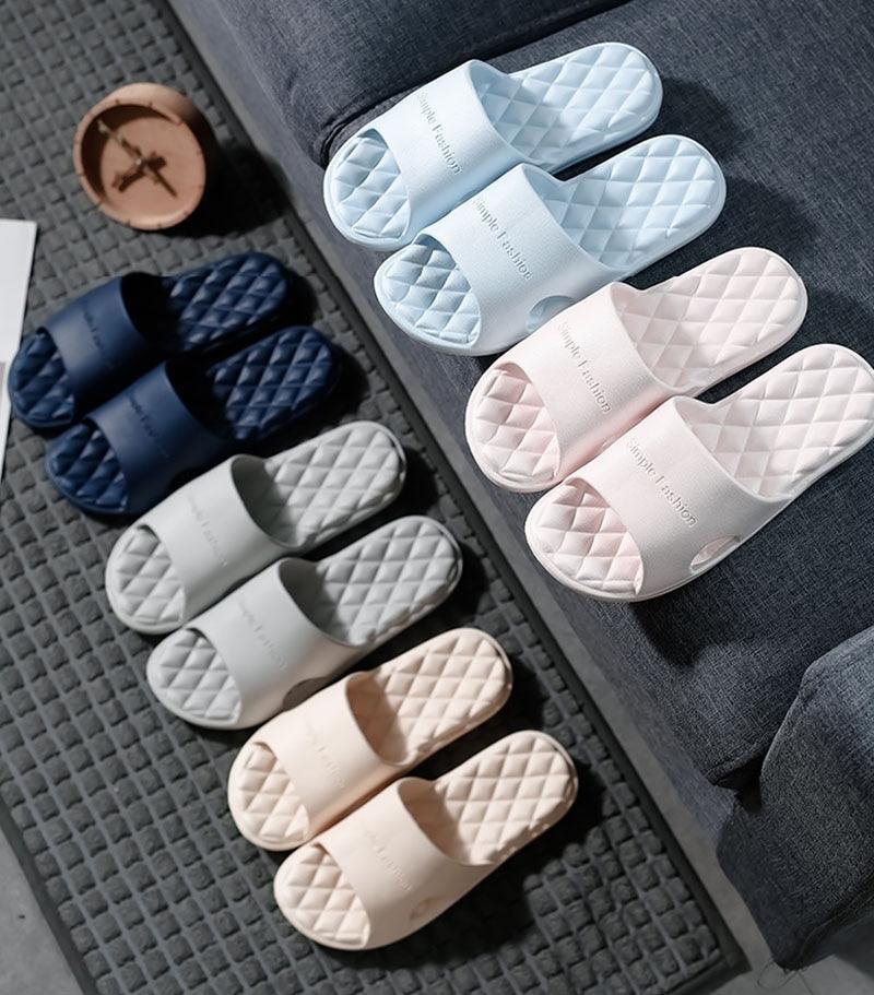 Chaussons Modernes Femmes Été Épais Bas Intérieur Maison Couples Maison Salle de Bain Doux à Porter Chaussons Frais EVA Bout Ouvert Chaussons Doux Douche Massage Bain Piscine Gym Chausson de Maison