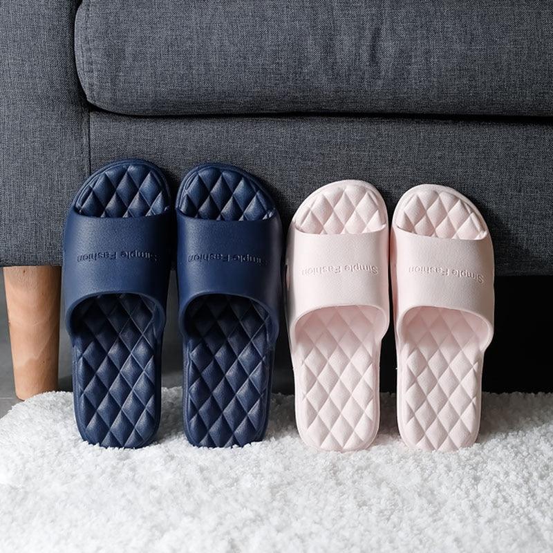 Chaussons Modernes Femmes Été Épais Bas Intérieur Maison Couples Maison Salle de Bain Doux à Porter Chaussons Frais EVA Bout Ouvert Chaussons Doux Douche Massage Bain Piscine Gym Chausson de Maison