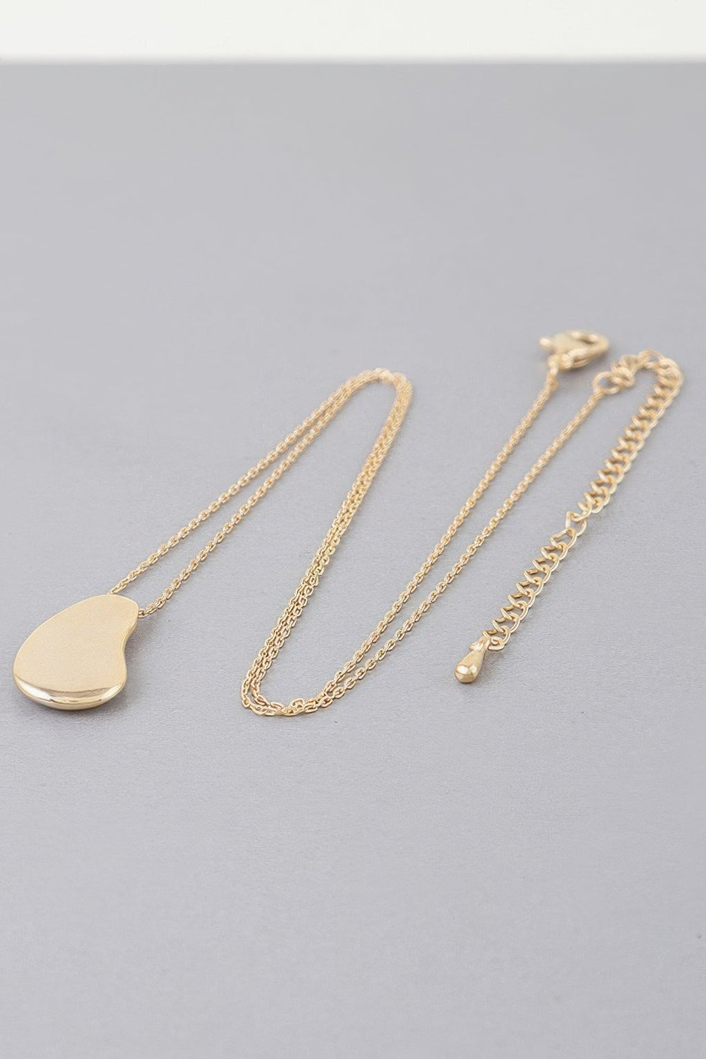 Collier moderne à chaîne en forme de larme