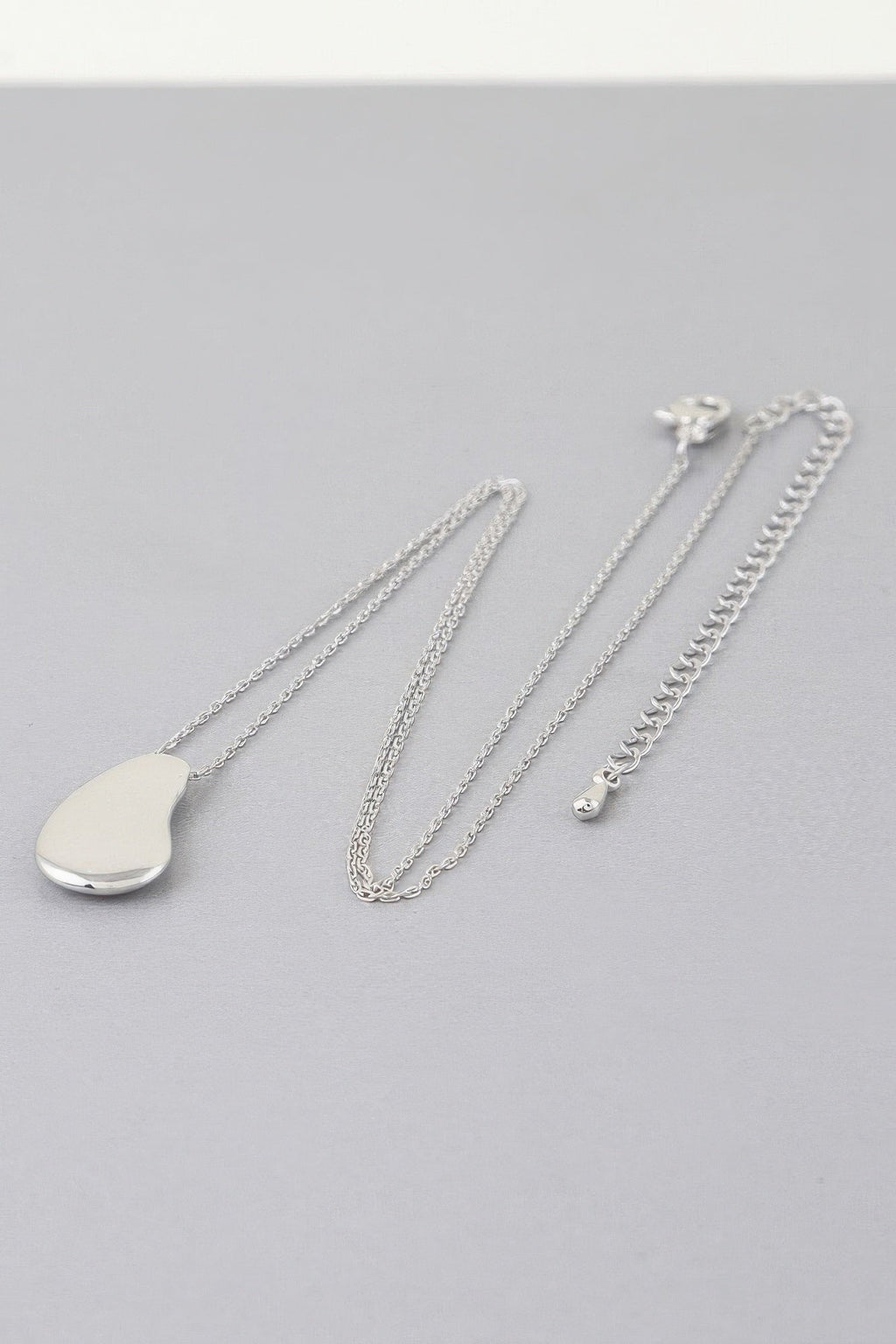 Collier moderne à chaîne en forme de larme