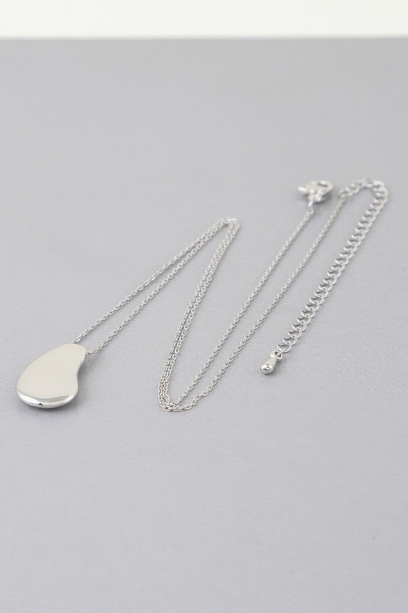 Collier moderne à chaîne en forme de larme