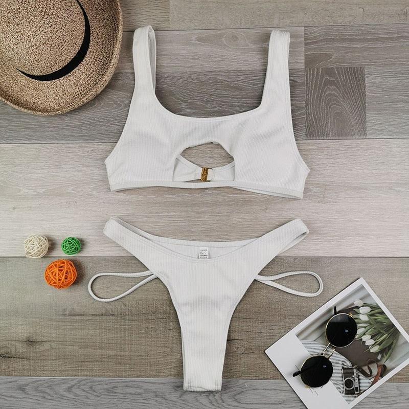 Maillot de bain bikini blanc moderne creux maillot de bain féminin coupe haute maillot de bain uni mode maillot de bain plage maillots de bain pour femmes maillots de bain deux pièces à découpe avant d'été maillots de bain de fête