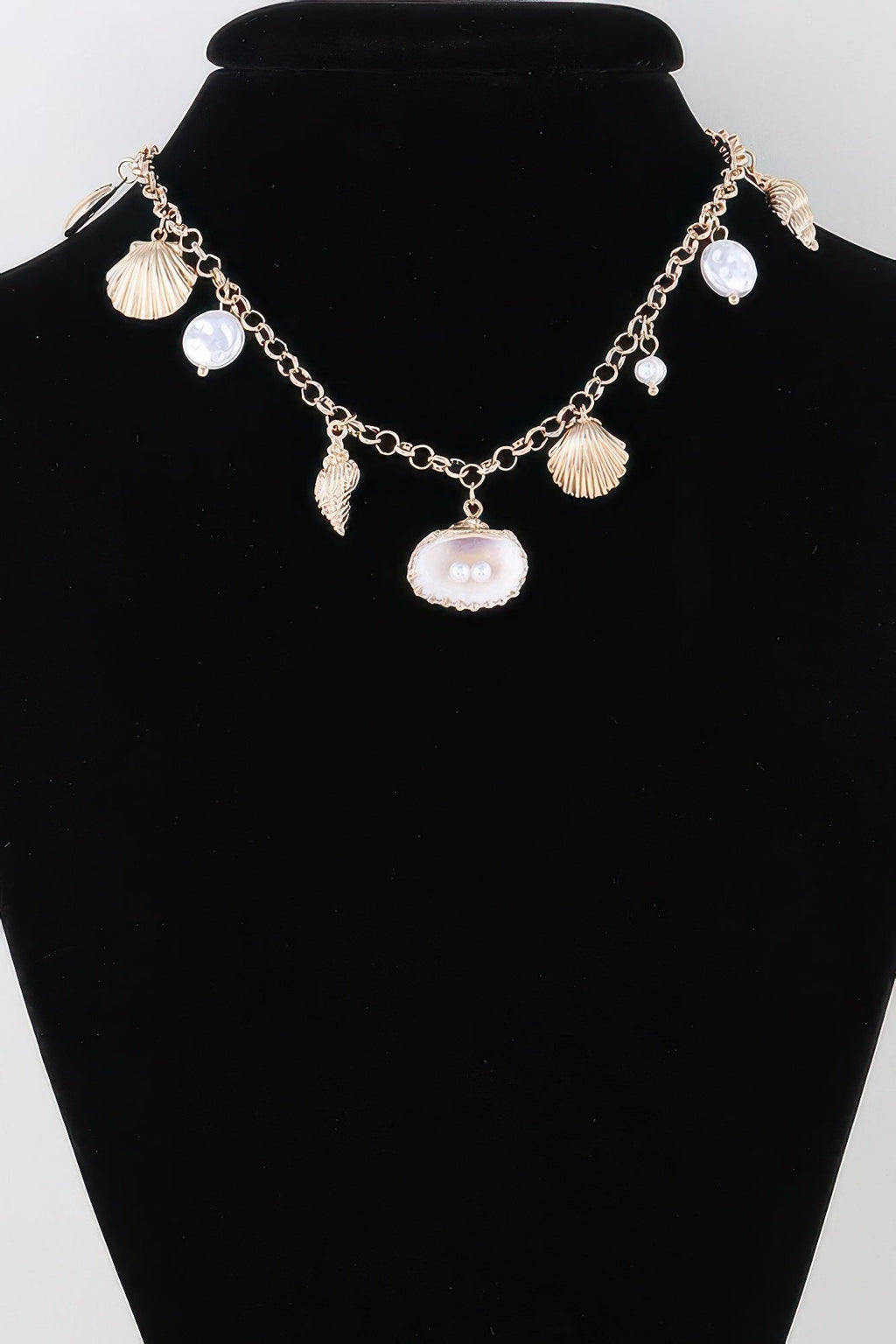 Collier Pendentif Multi-Perles et Coquillages