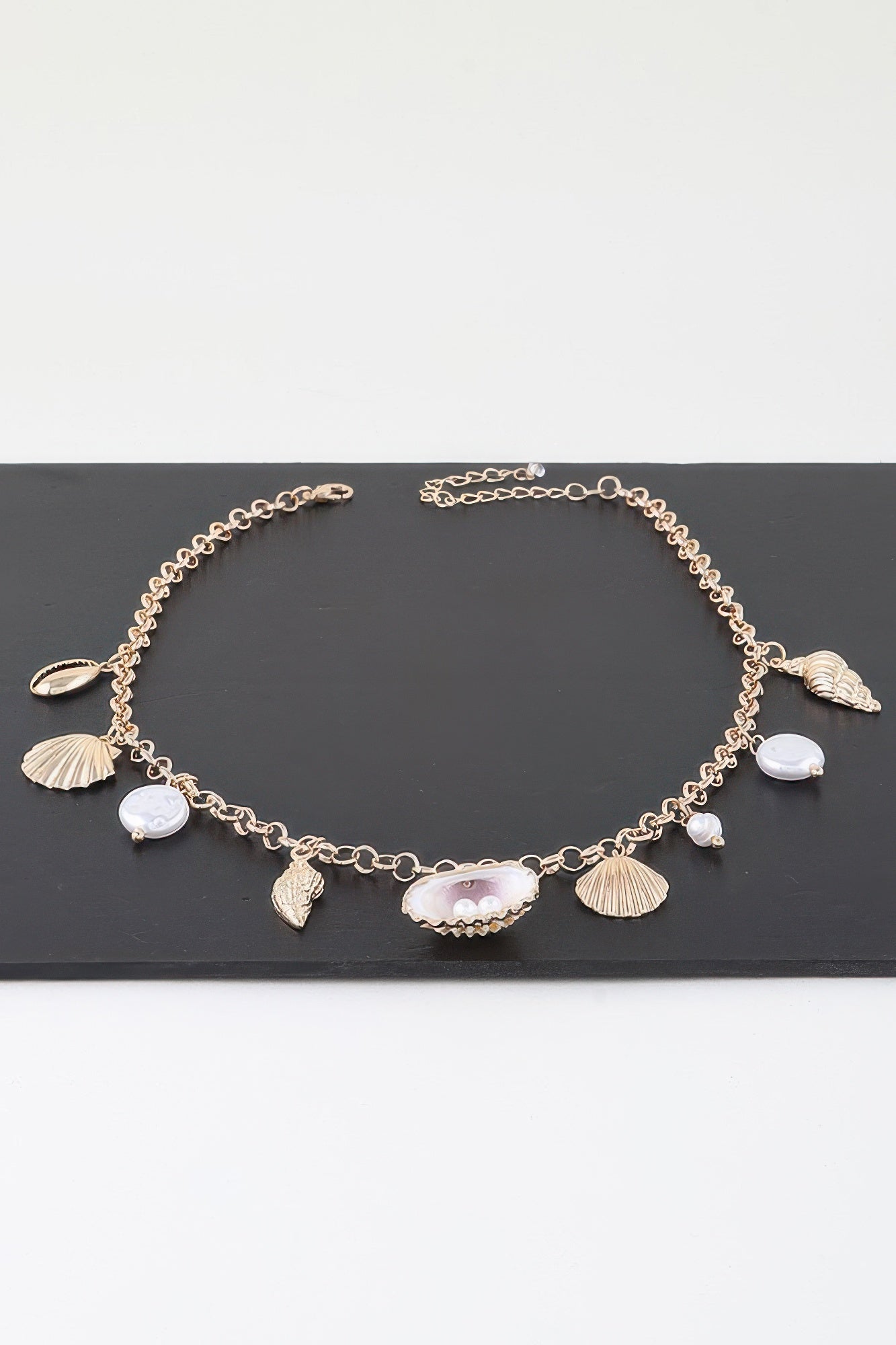 Collier Pendentif Multi-Perles et Coquillages